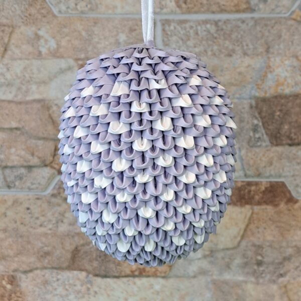 Fensterei zum Aufhängen mit zurückhaltender Farbgebung