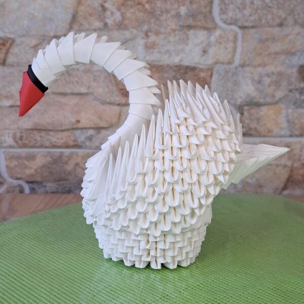 Schwan mit geschlossenen Flügeln