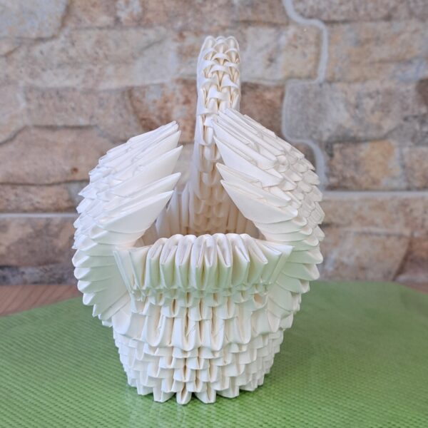 Schwan mit geschlossenen Flügeln