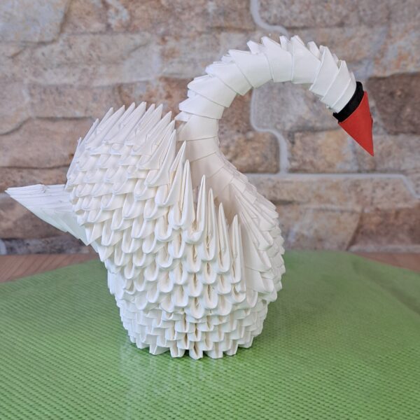 Schwan mit geschlossenen Flügeln