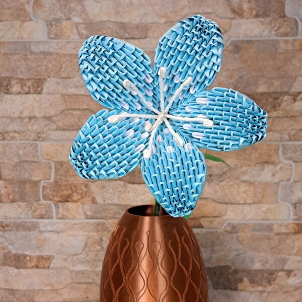 Lilie - Blau, Weiss - elegante Deko‑Blüte