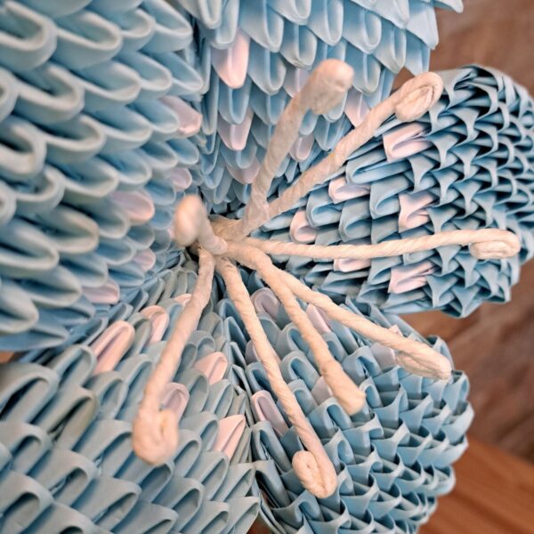 Lilie - Blau, Weiss - elegante Deko‑Blüte