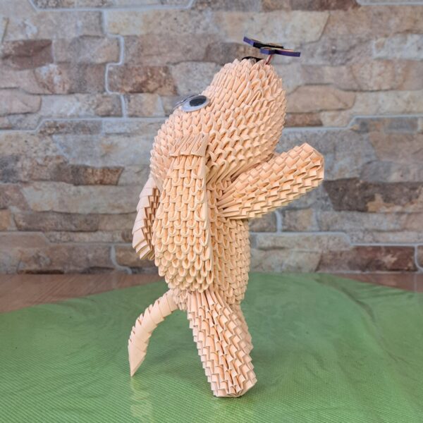 Hund - welcher einen Schmetterling fängt