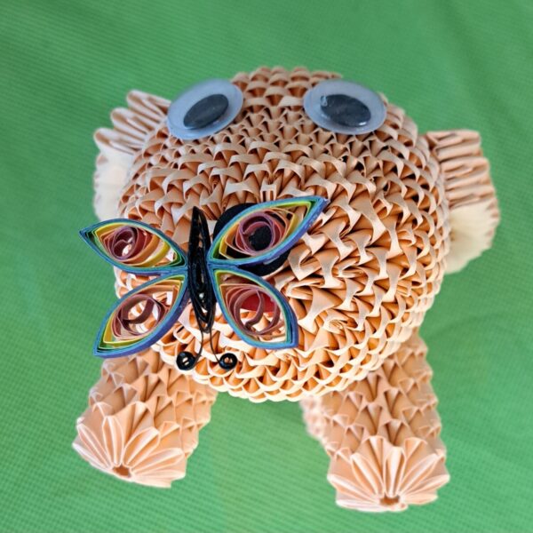 Hund - welcher einen Schmetterling fängt