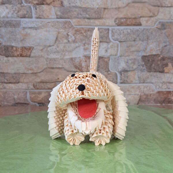 Hund - ganz klein - welcher sich streckt und gähnt