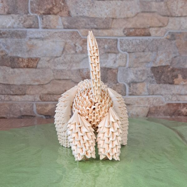 Hund - ganz klein - welcher sich streckt und gähnt