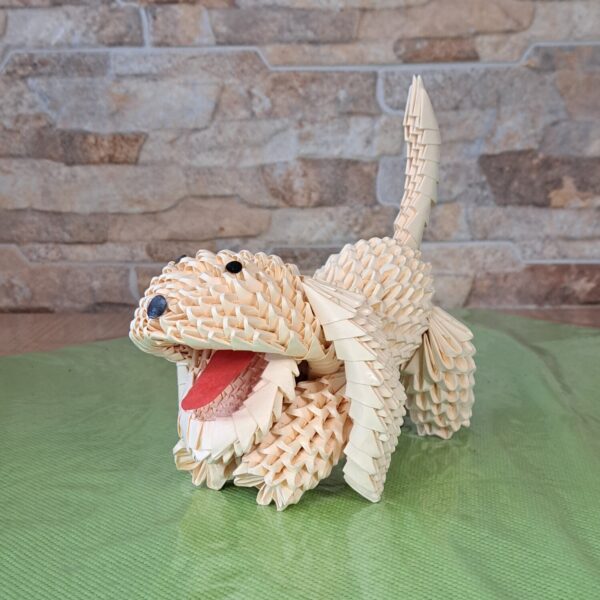 Hund - ganz klein - welcher sich streckt und gähnt