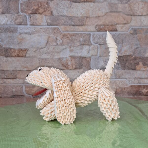 Hund - ganz klein - welcher sich streckt und gähnt