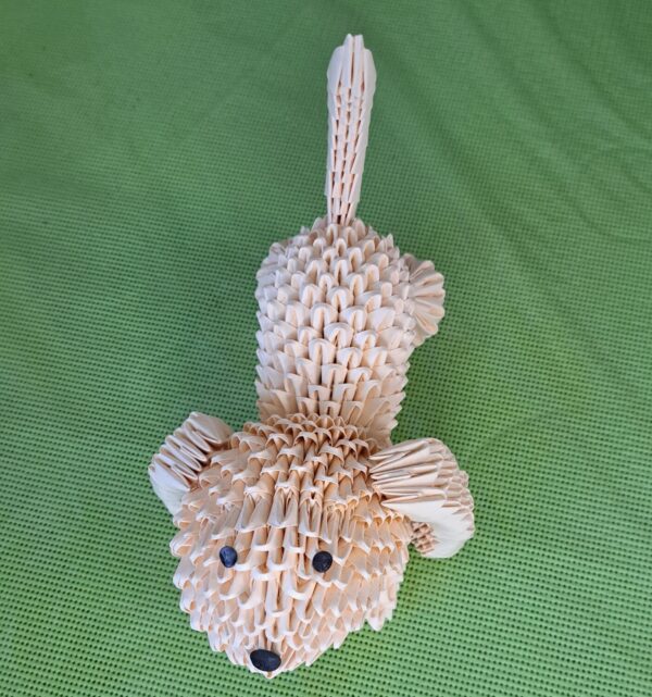 Hund - ganz klein - welcher sich streckt und gähnt