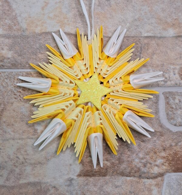 Stern - Für den Weihnachtsbaum in warmen Gelb‑ und Weißtönen