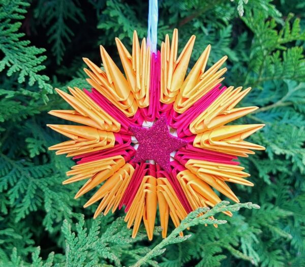 Stern - Für den Weihnachtsbaum in warmen Orange‑, Gelb‑ und Rottönen