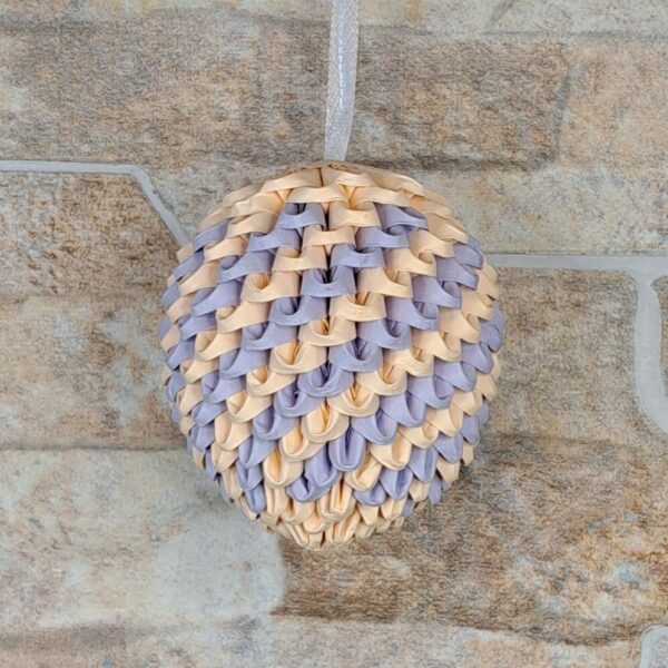 Osterei in Lachs, Violet für den Strauch zum Aufhängen