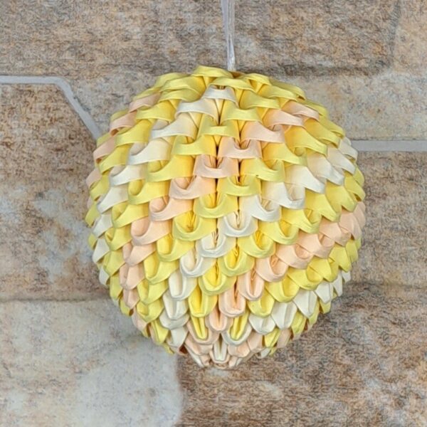 Osterei für den Strauch zum Aufhängen