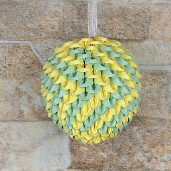 Osterei für den Strauch zum Aufhängen