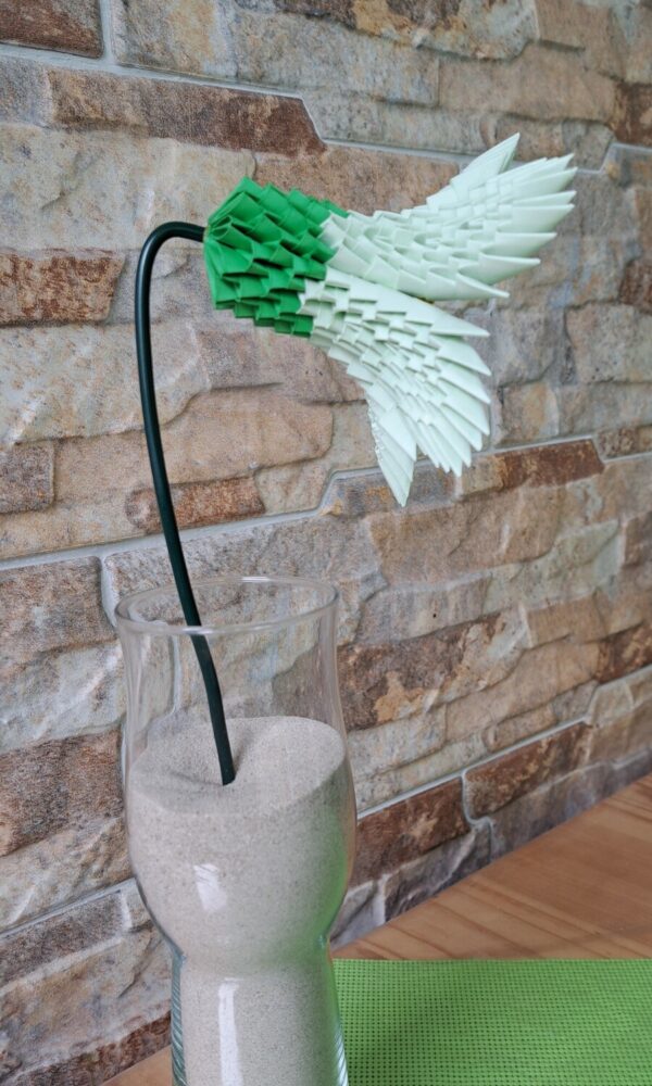 Fantasy Blume - Hellgrün - stilvolle, handgefertigte Dekoration